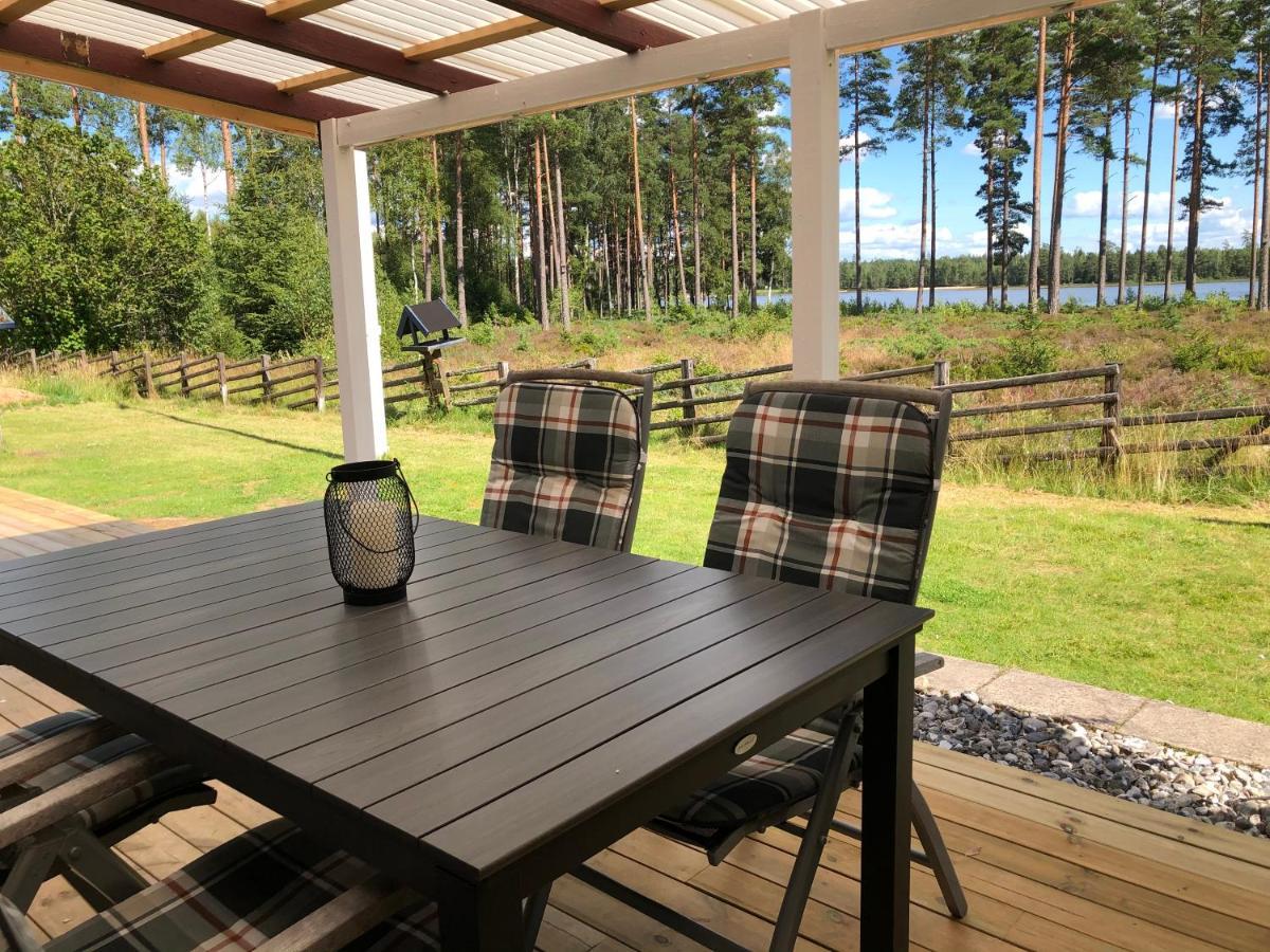 Modern Lakeside Cottage & Boat Near Isaberg Kavsjo Exteriör bild
